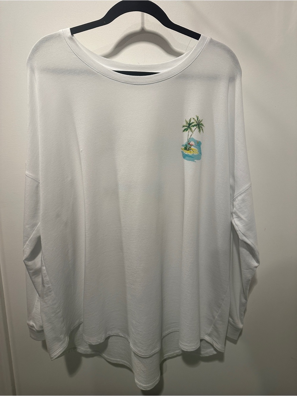 crown & ivy White Long Sleeve Thin Sweatshirt with Small Island Palm Graphic 2X